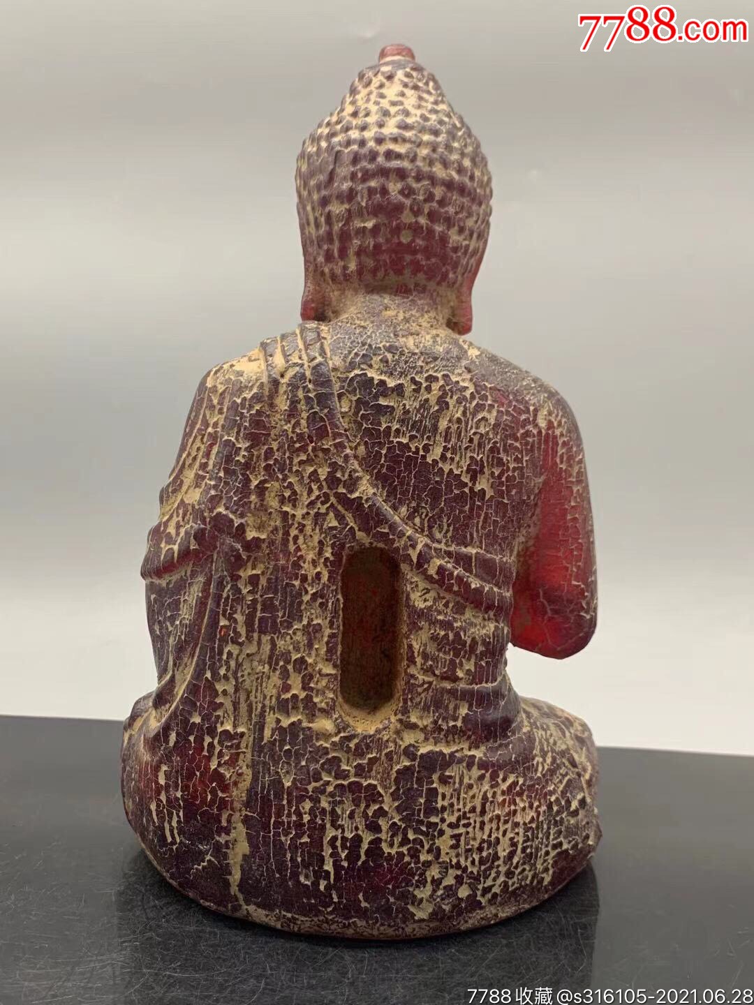 老皮琥珀带荧光合手佛像【尺寸】14*23cm