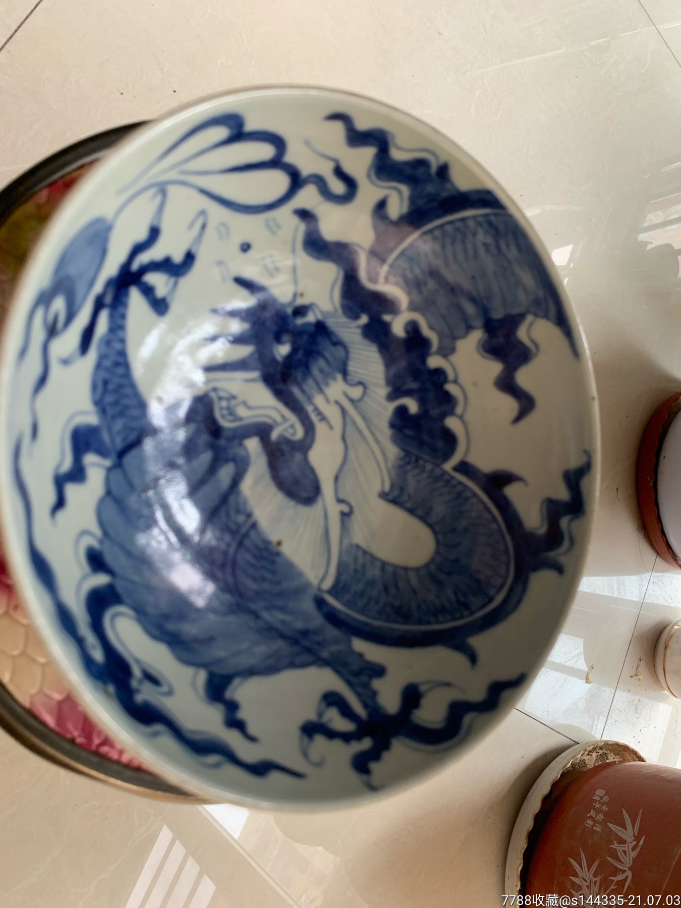 清乾隆青花过墙龙大碗