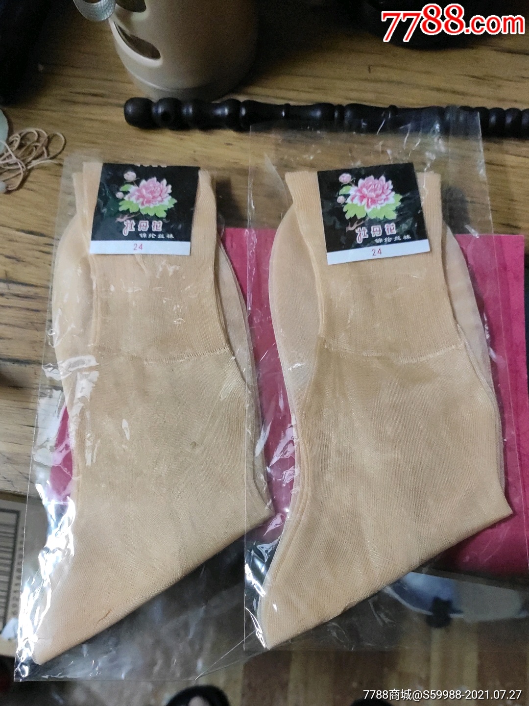 牡丹花锦纶丝袜两双
