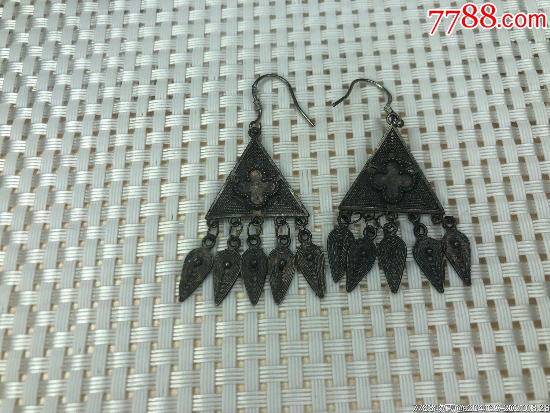 老银耳环蕾丝工艺