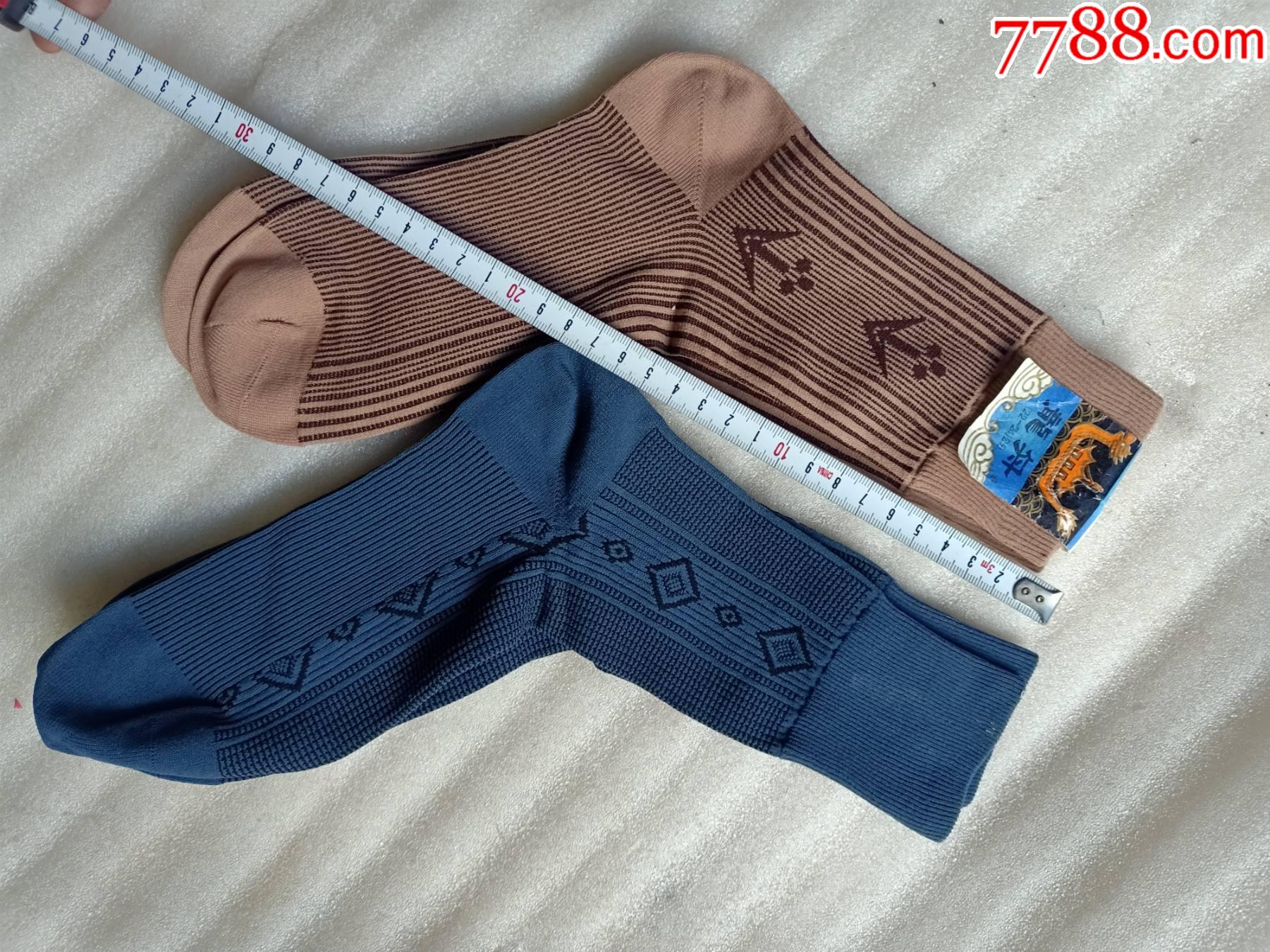 80年代左右尼龙袜子两双一起拍d55 全新品,没有使用的,一个有标,一个