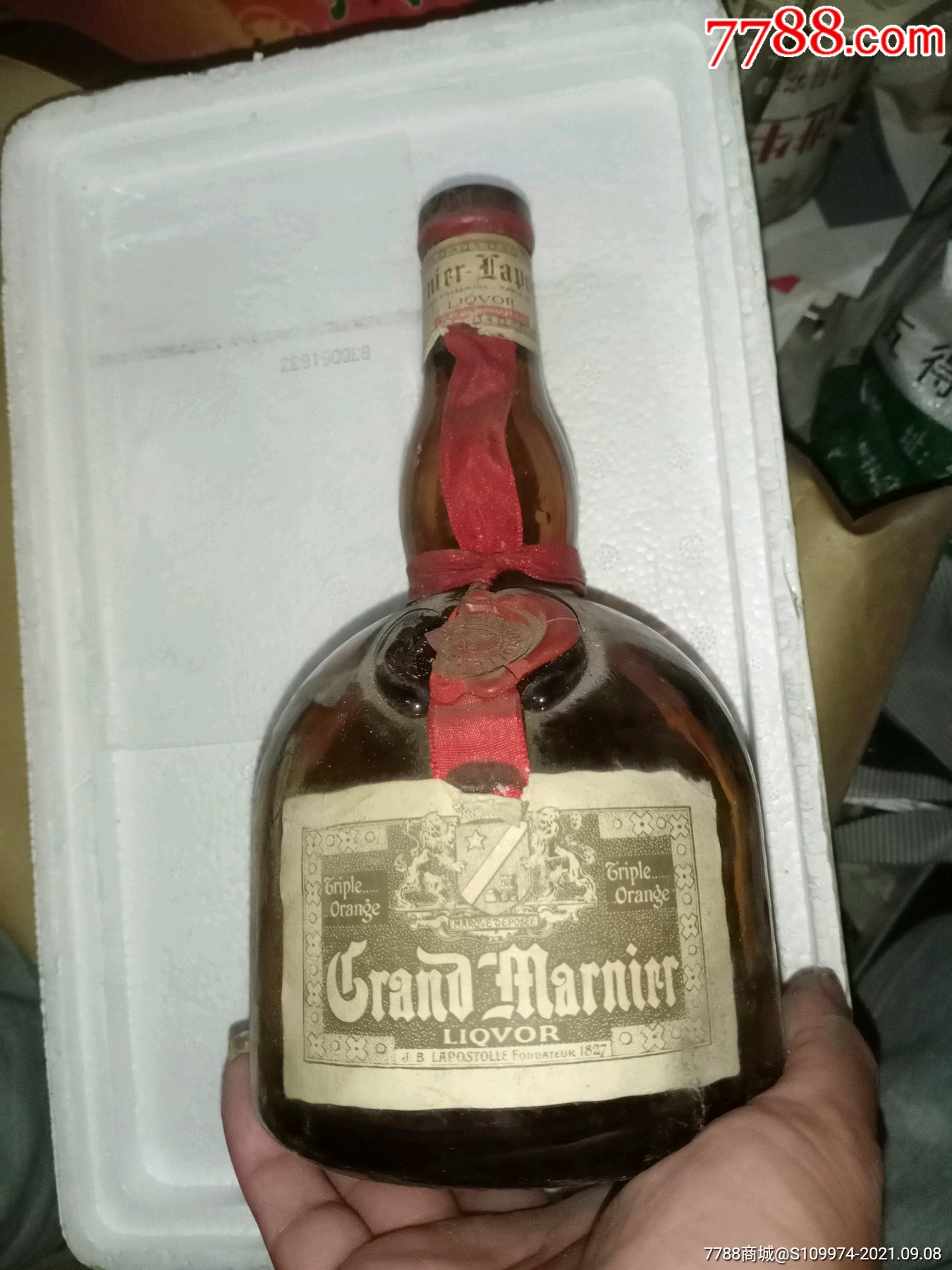 早期金万利酒瓶子一个,带木塞,酒没有