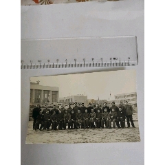  strong>辽化文化宫前 /strong>_老照片_小型合影照_50-59年___黑白