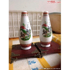 2010年茅台酒瓶一套