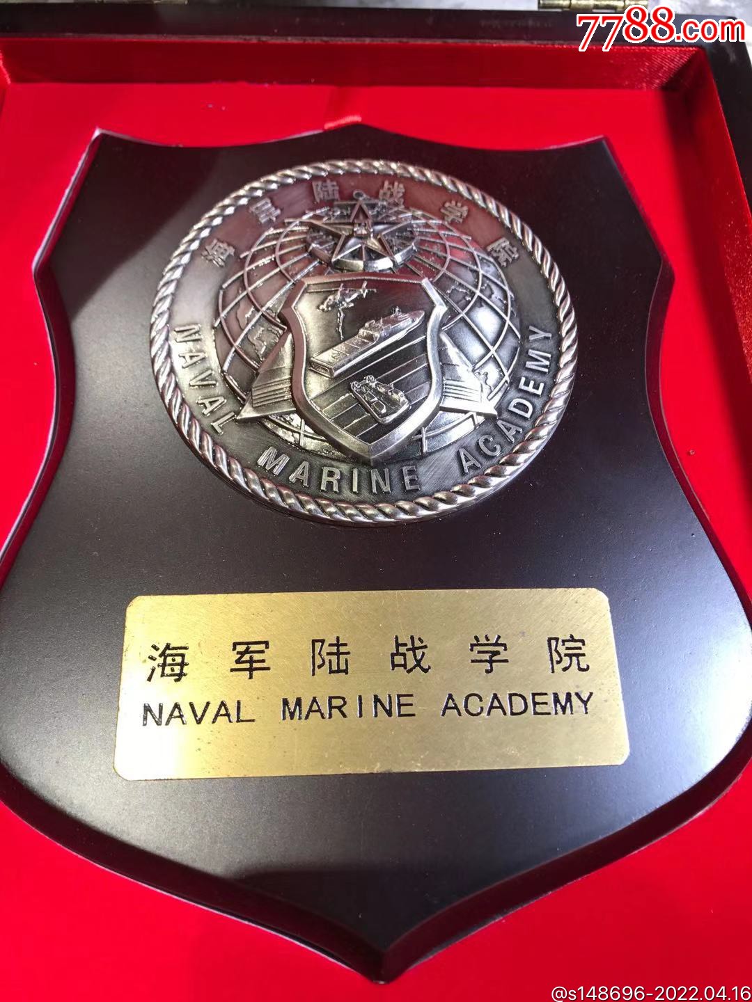 广州海军陆战学院大铜章摆件