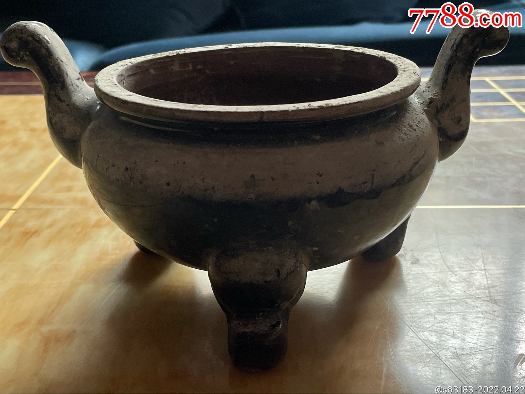老的黑陶瓷大香炉一只厚重