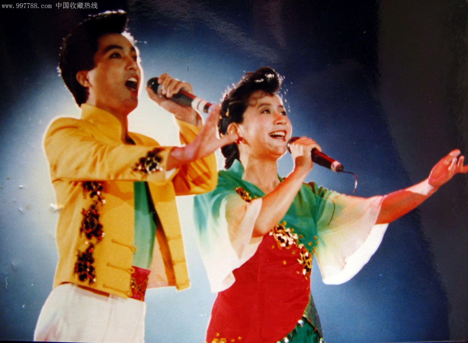 90年代东方歌舞团<em>男女对唱</em>演员演出五吋照1张