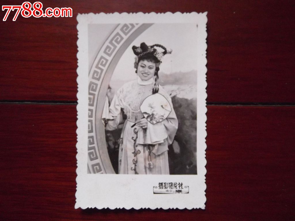 <em>化妆</em>成<em>古代美女</em>照(黑白照)-价格:5元-au552514
