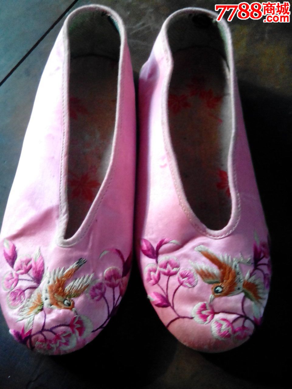 <em>女人绣花鞋</em>_七七八八箱包
