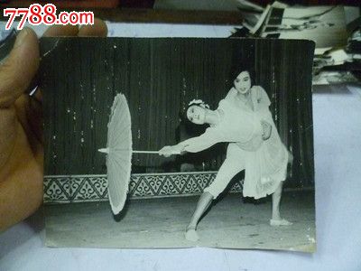 早期美女双人舞老照片(春江雨)江西省上挠歌舞团86年10月8日美女图片大全马尾图片