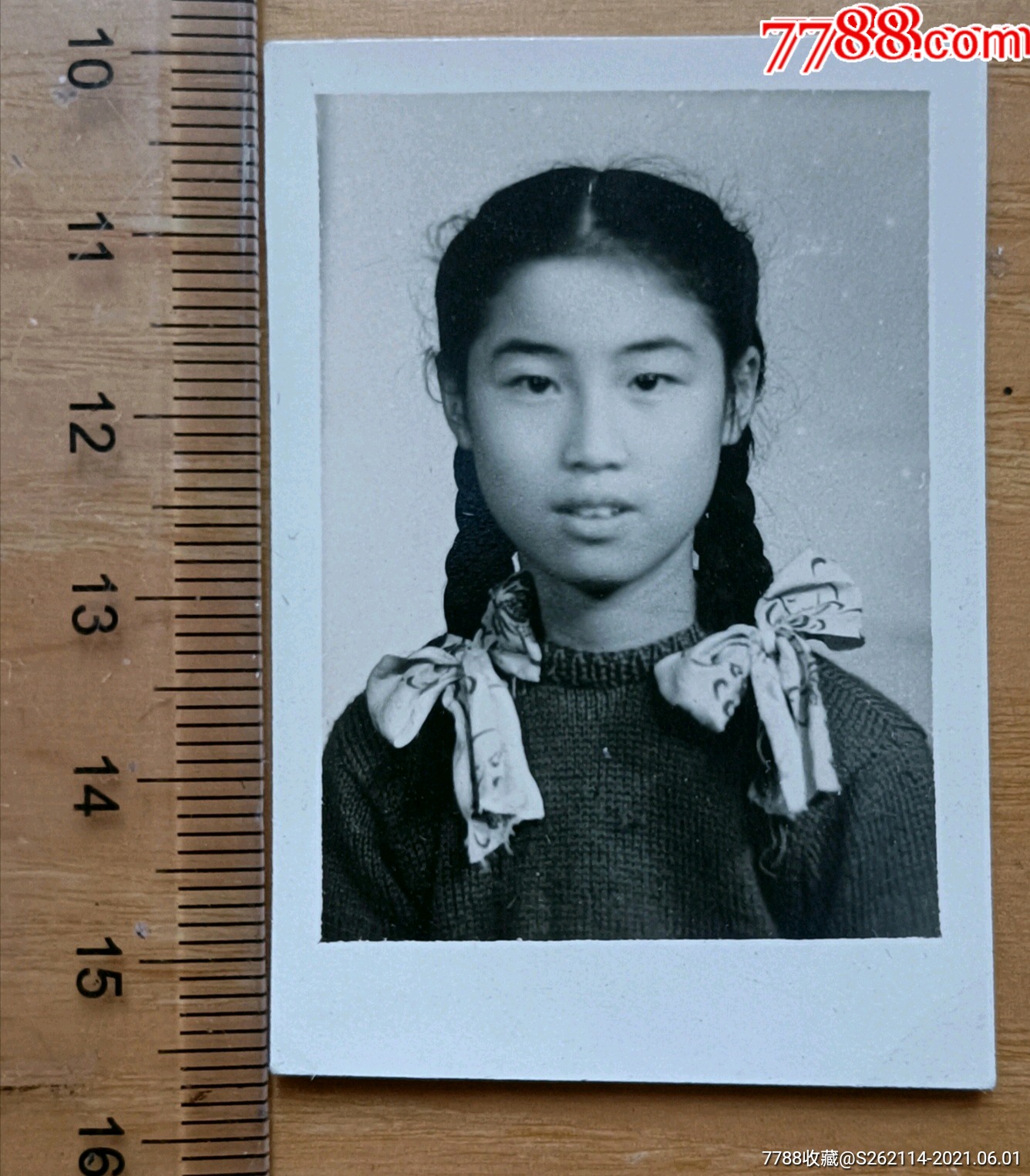 大约六七十年代漂亮的女学生,时代记忆_价格6元【回忆老照片】_第1张