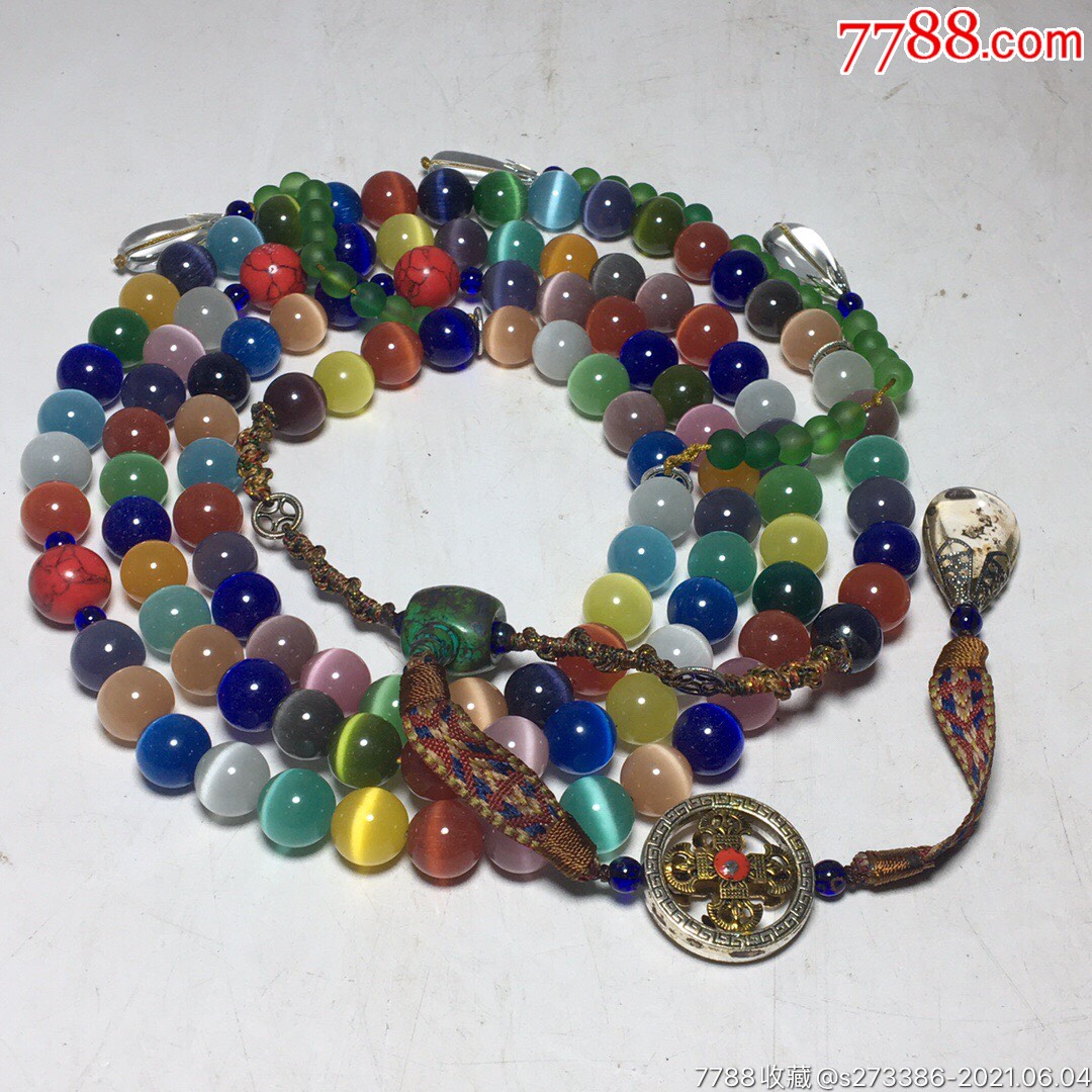 猫眼朝珠清代朝服上佩带的珠串朝珠是清朝礼服的一种佩挂物挂在颈项垂