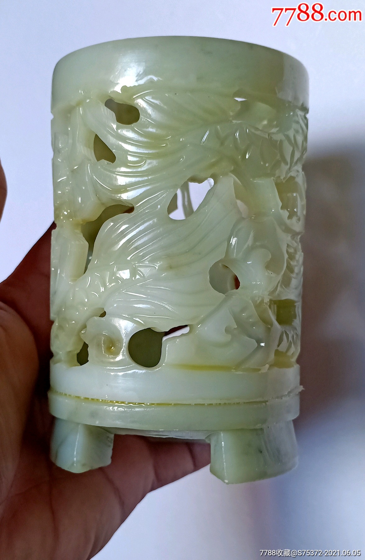 玉石笔筒镂空雕刻