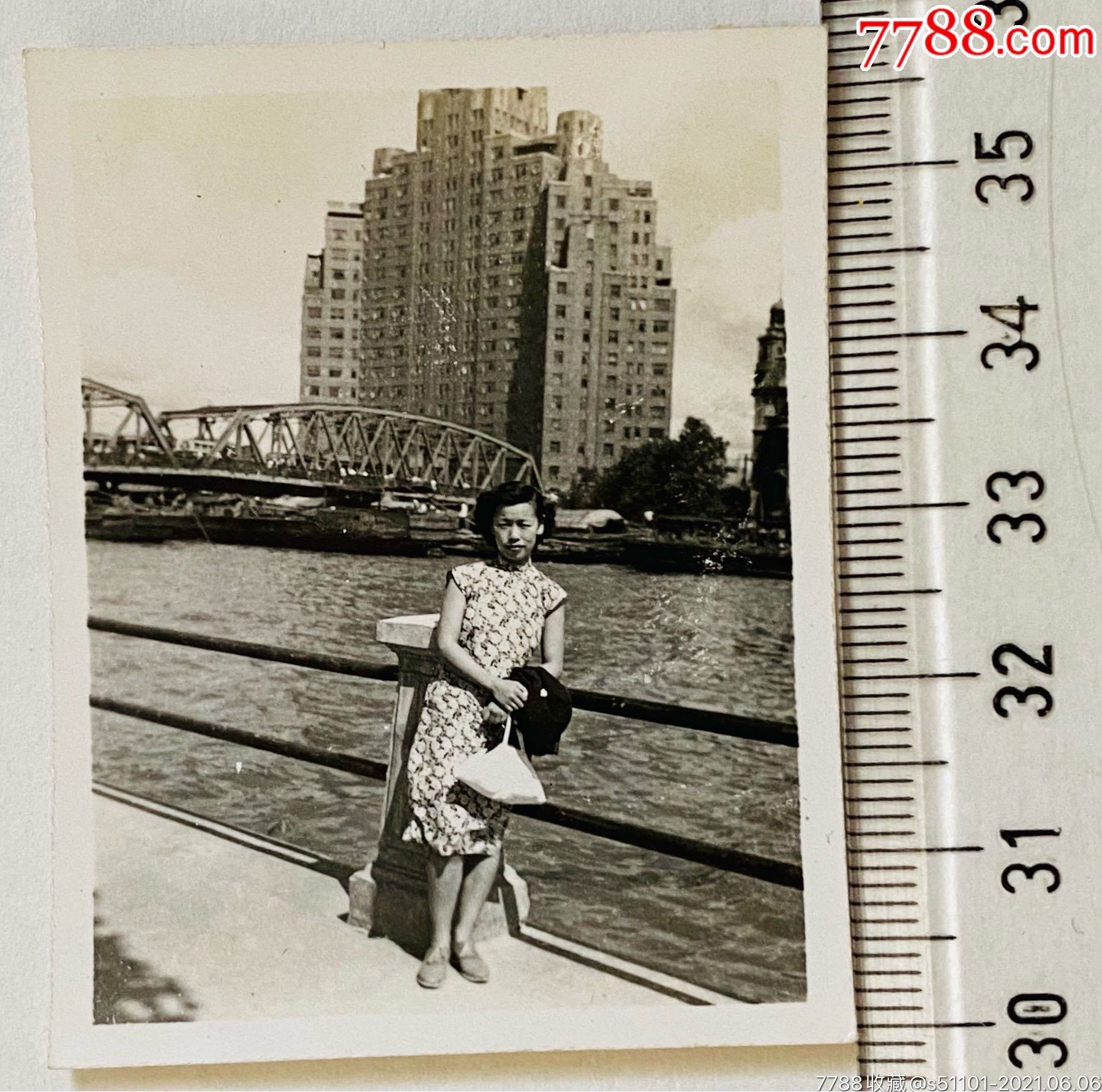 民国时期旗袍美女在上海外滩留影照