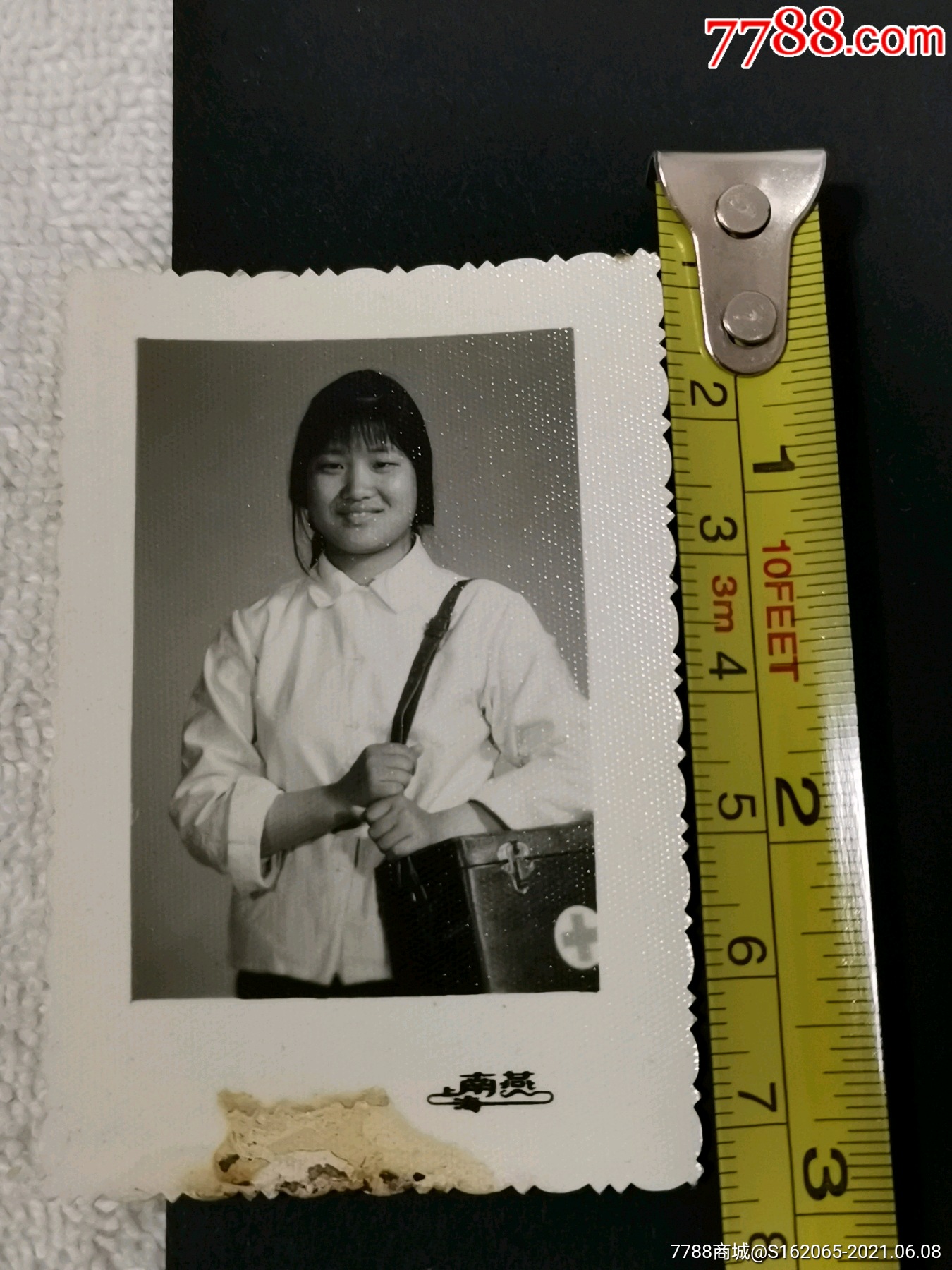 七十年代美女留影_价格1元【老照片老物件杂项铺】_第1张