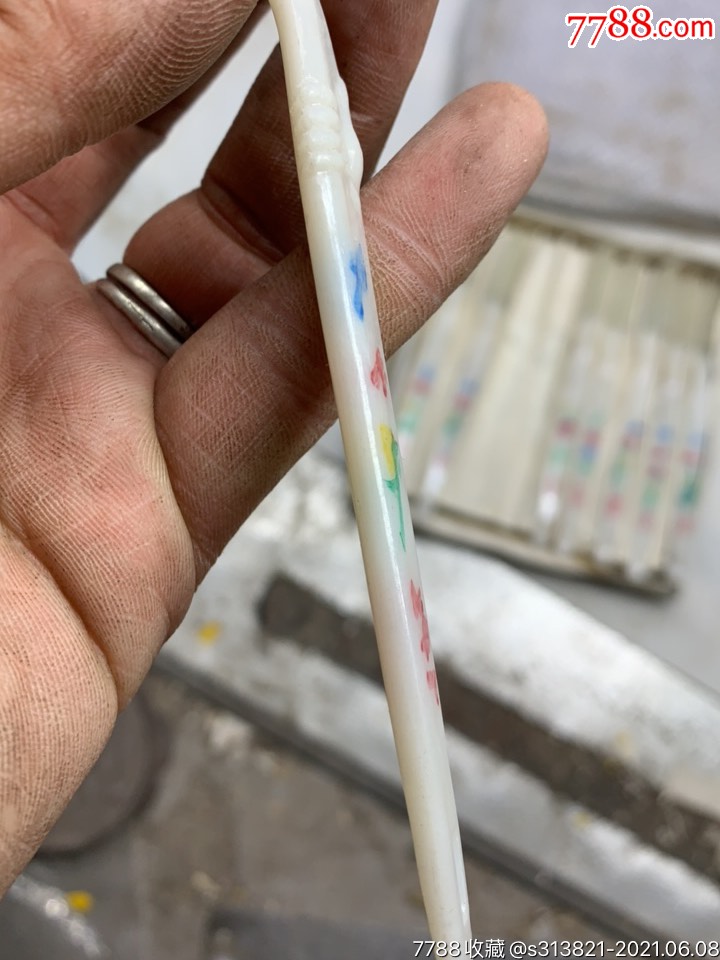 70年代老牙刷义和20只少一只,牙刷柄,纯手工绘制.