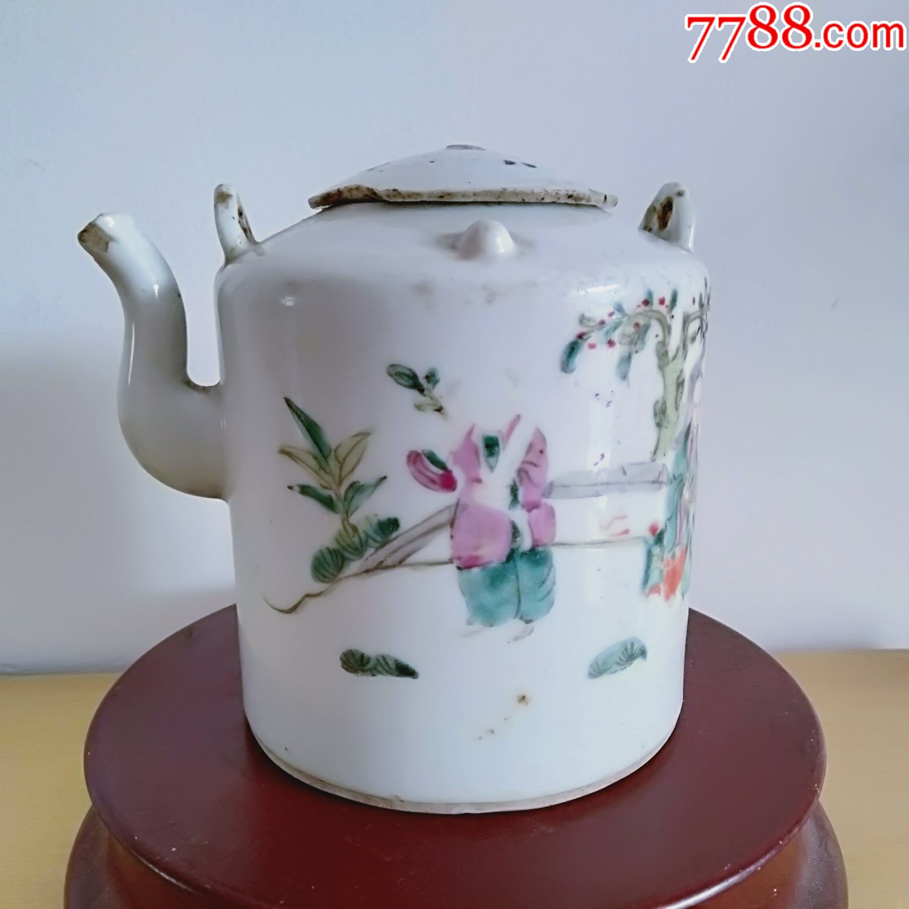 大清同治年制粉彩人物茶壶