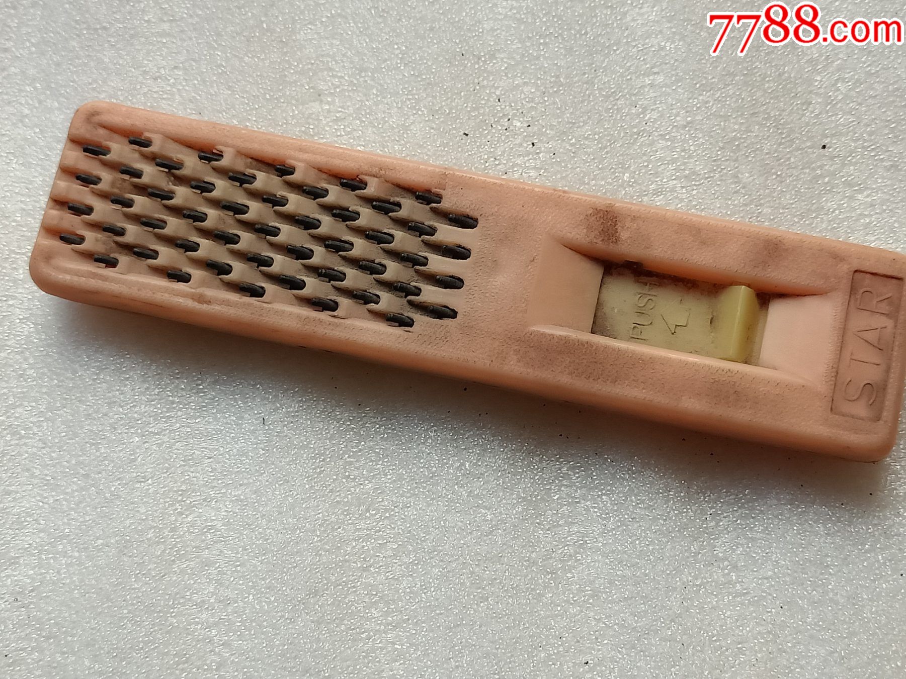 80年代左右可折叠的梳子b872,品相如图