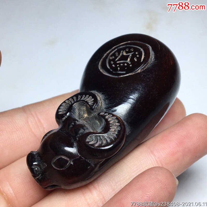 牛角角钱袋手把件