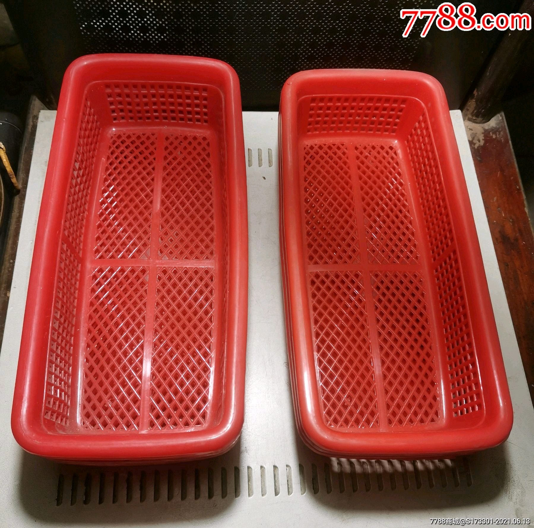 早期全新塑料筐,一组七只,怀旧商店必备