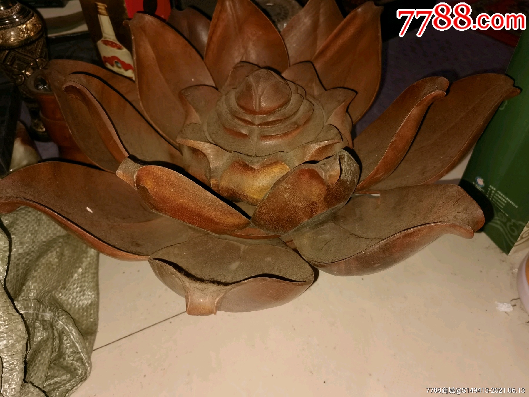莲花摆件木雕工艺品一个,品相不错,收藏佳品