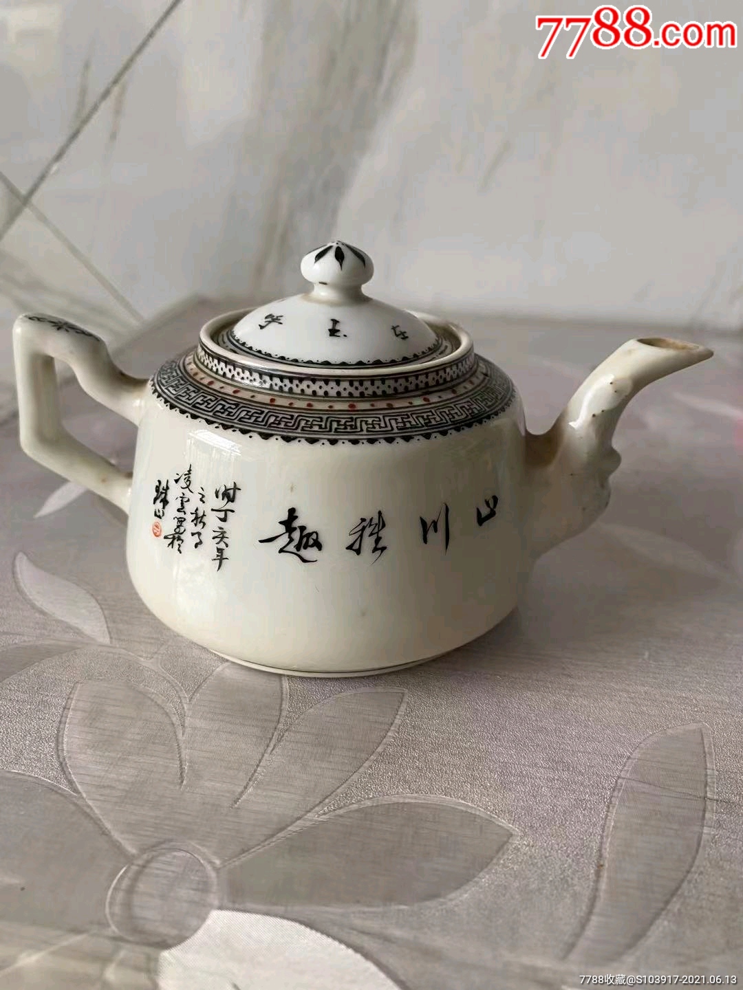 彩绘瓷/彩瓷 >> 民国名家凌云茶壶滚动鼠标滚轴,图片即可轻松放大