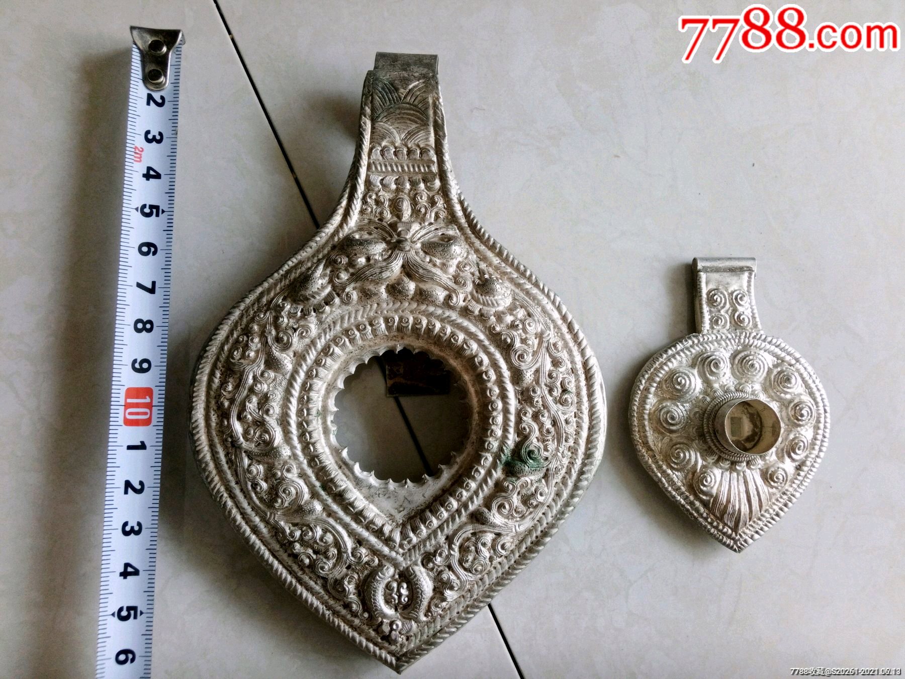 高浮雕银饰大小两件全部