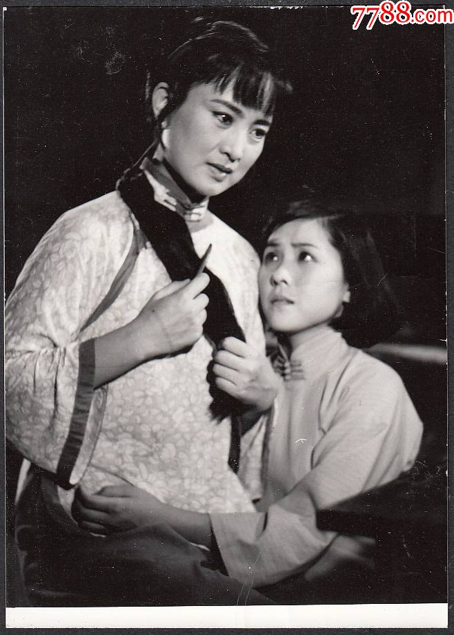 电影姐妹俩剧照主演张金玲