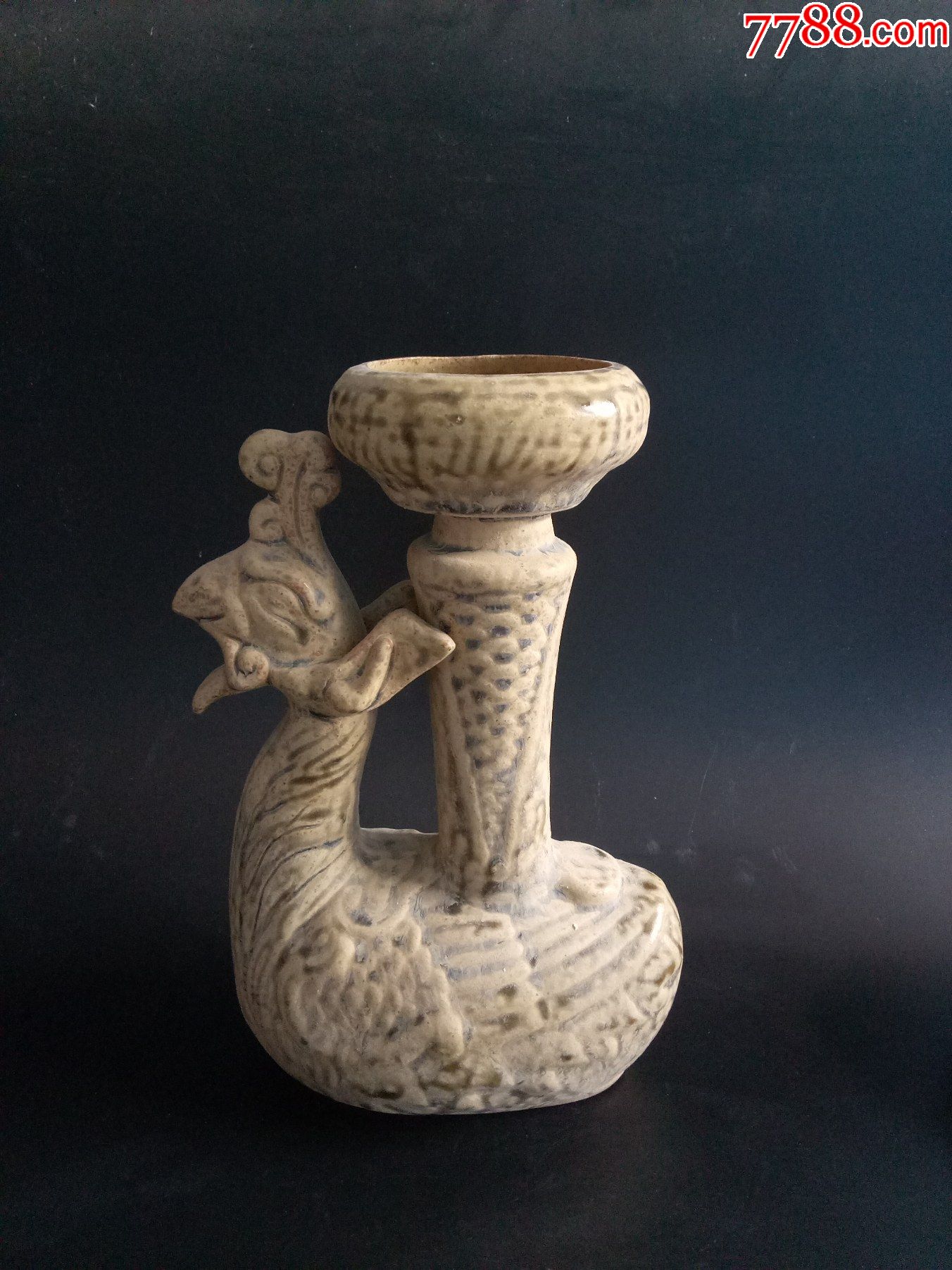 出土宋代凤纹烛台