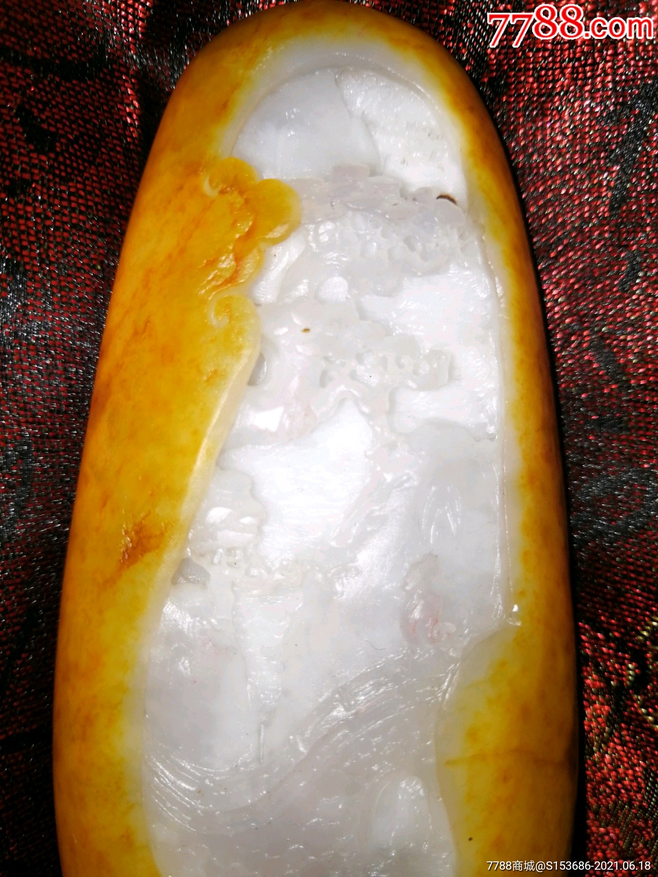 和田玉带皮籽料285克手把件(携琴访友图纹)!