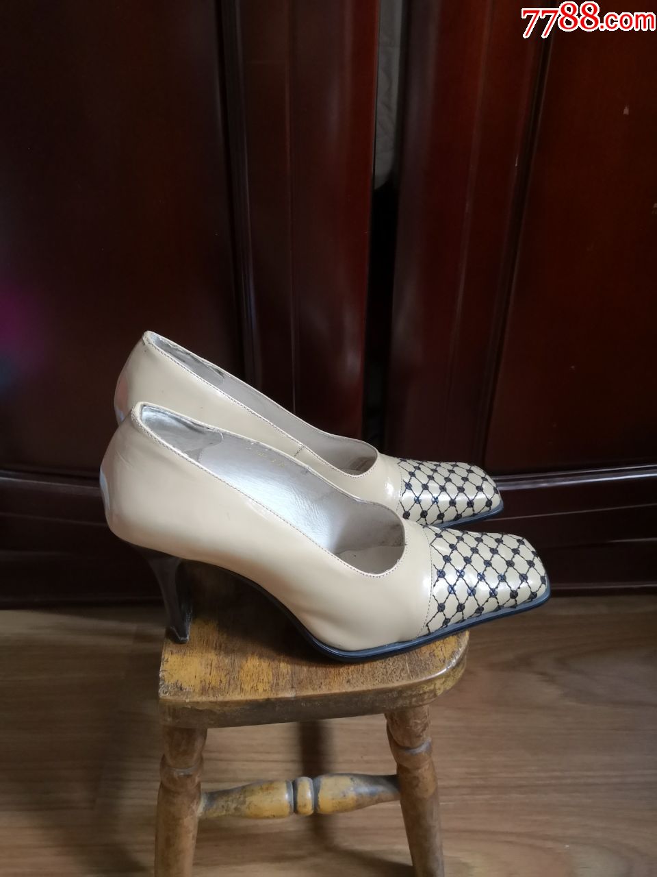 八十年代老式女皮鞋