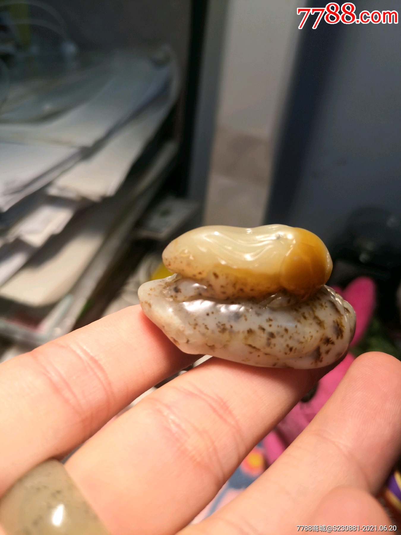 和田玉糖料兔子摆件