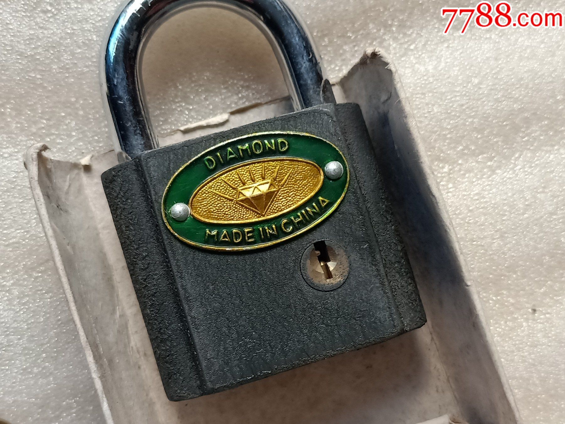 钻石牌双钥匙锁c29,全新品,原盒装,少一组小钥匙,会修的来吧,品相如图