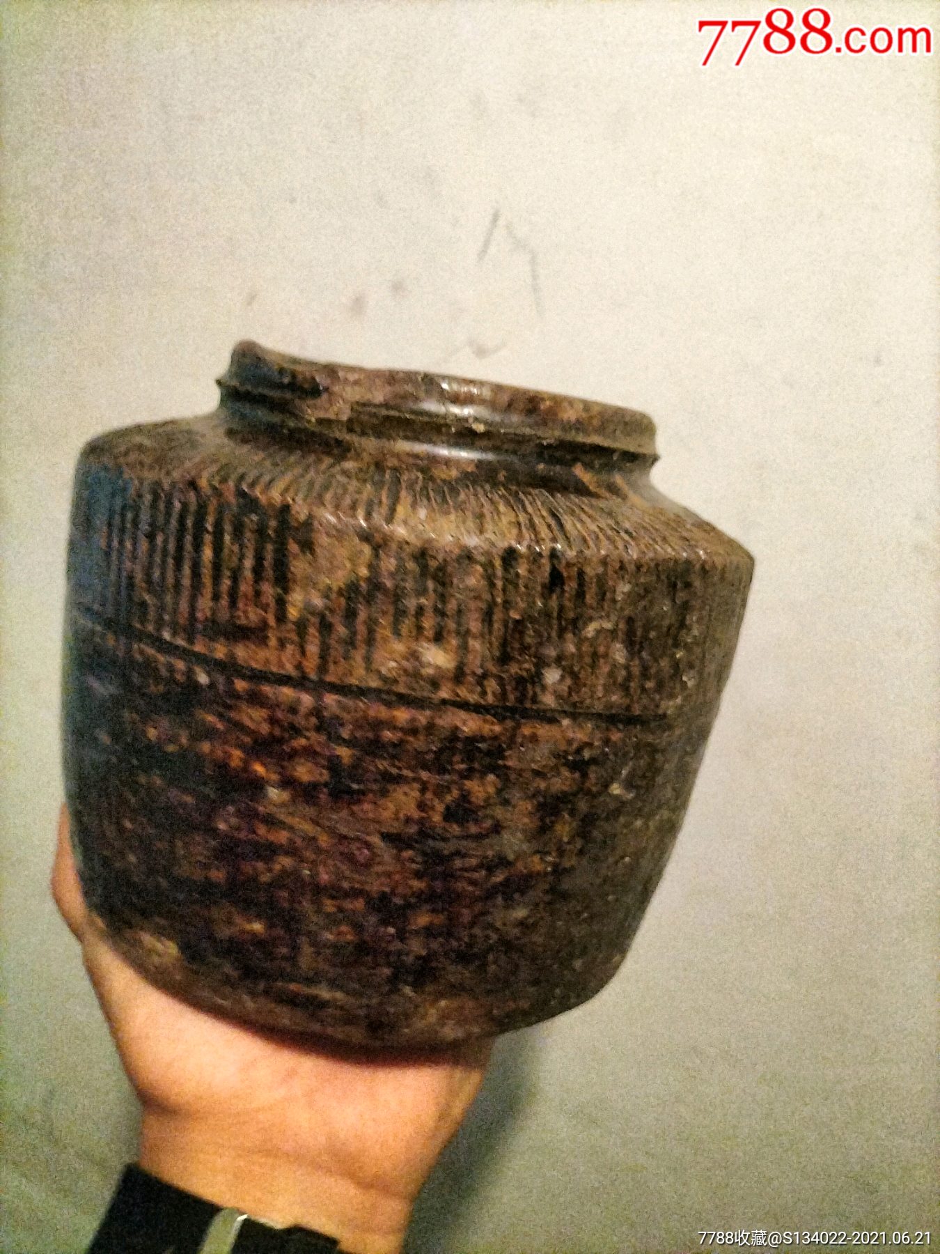 底带大钱图案坛子