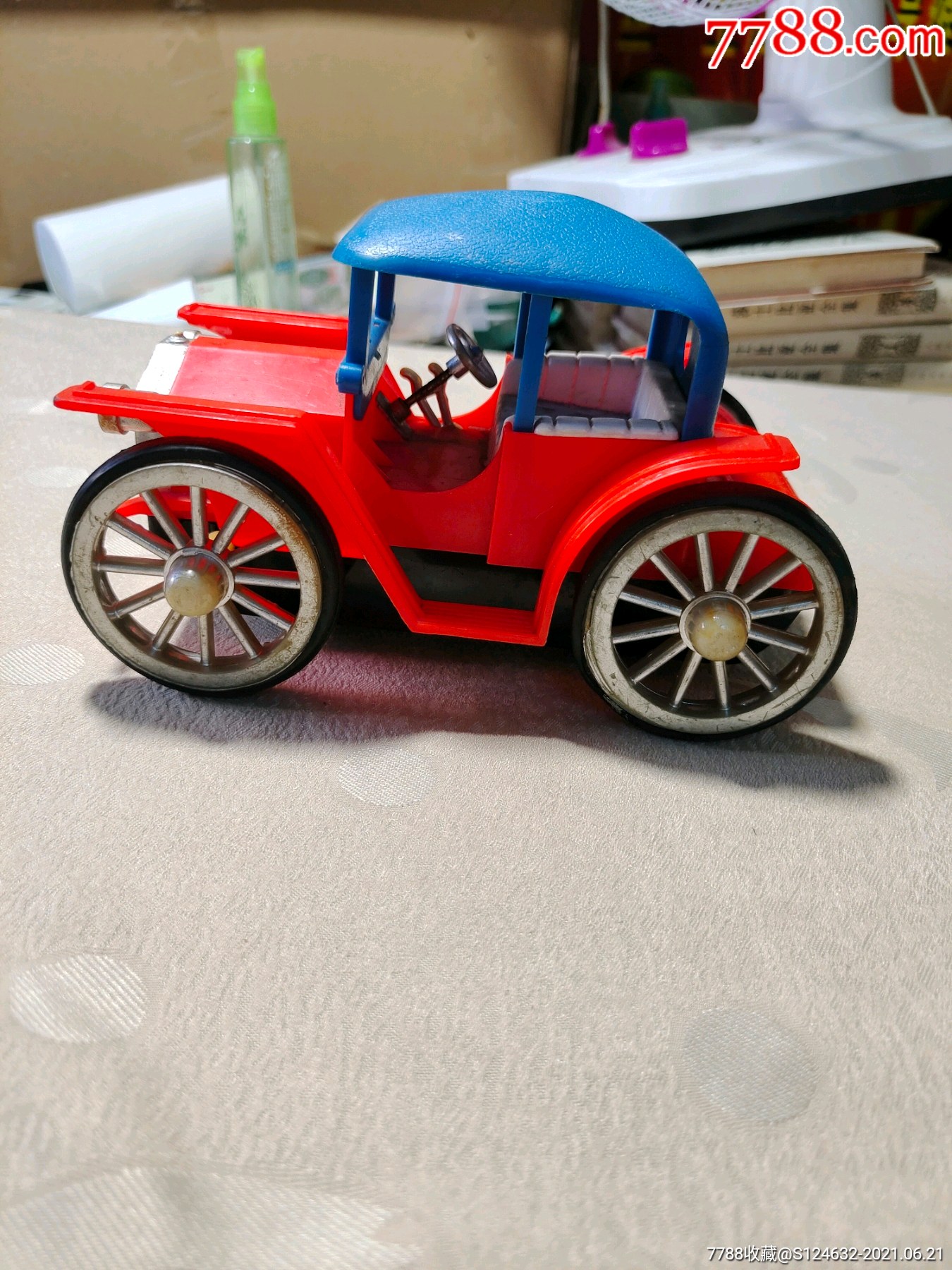 怀旧玩具老爷车