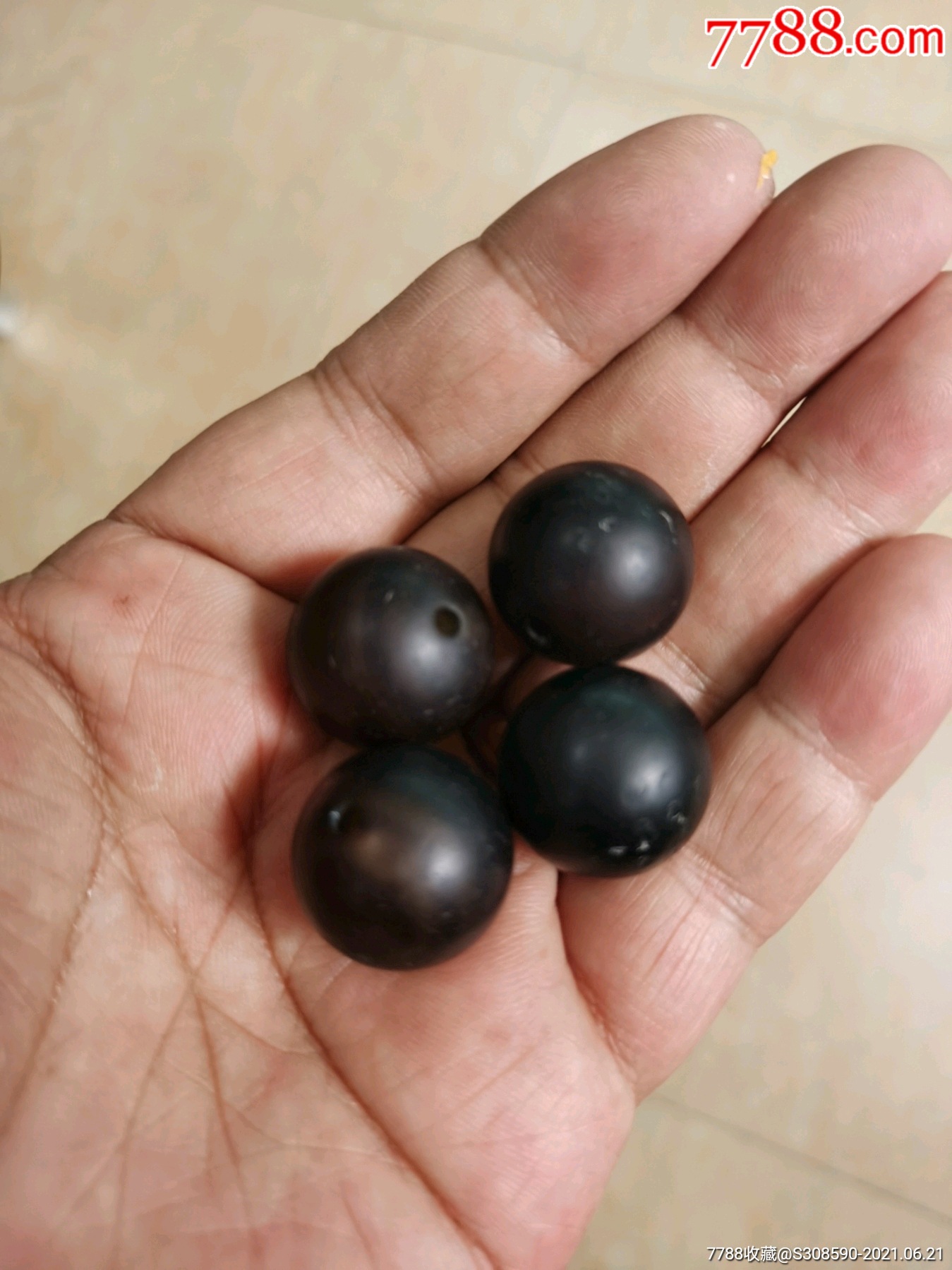 四个黑玛瑙珠子一起拍