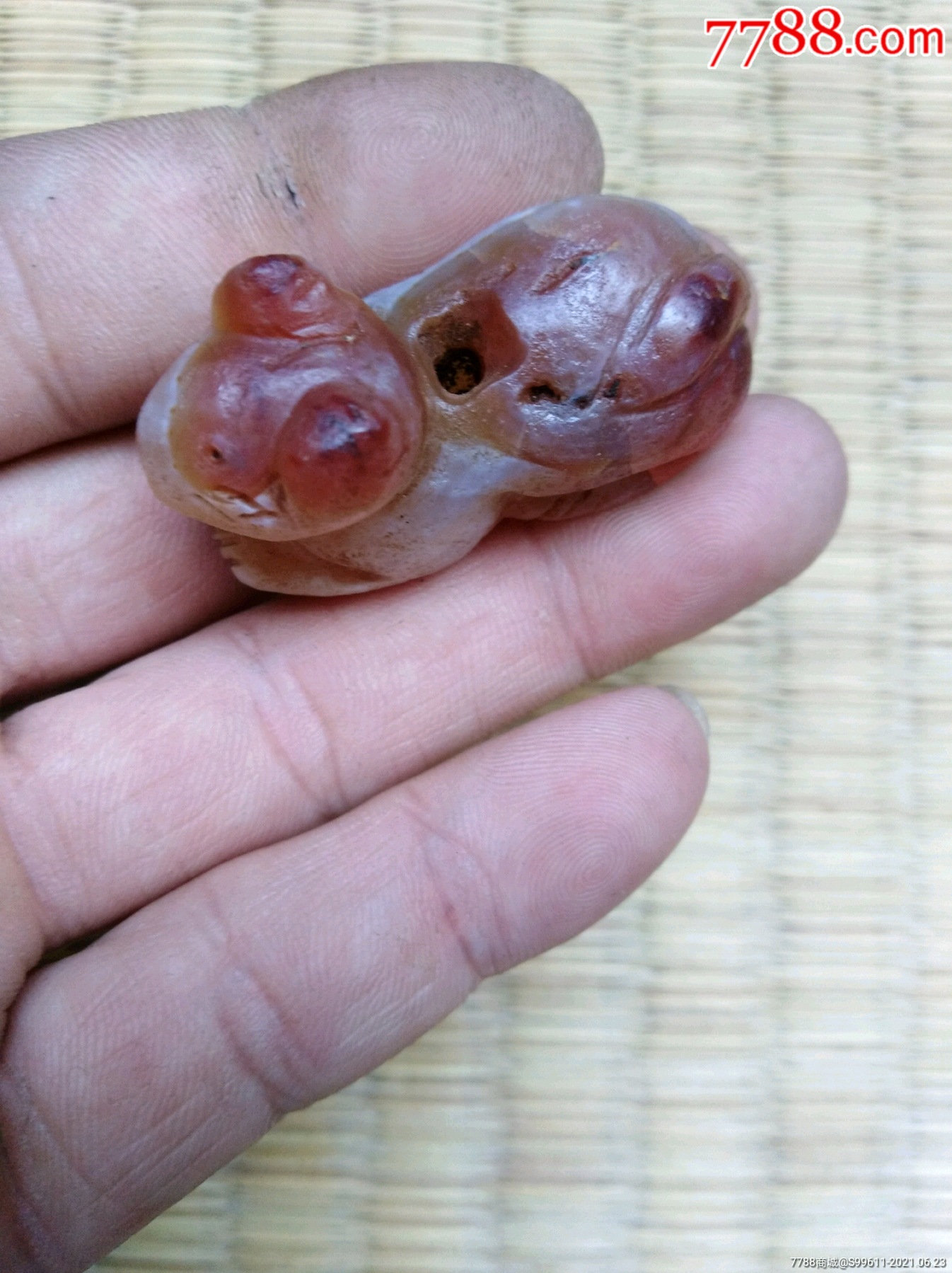 老玛瑙雕件一个