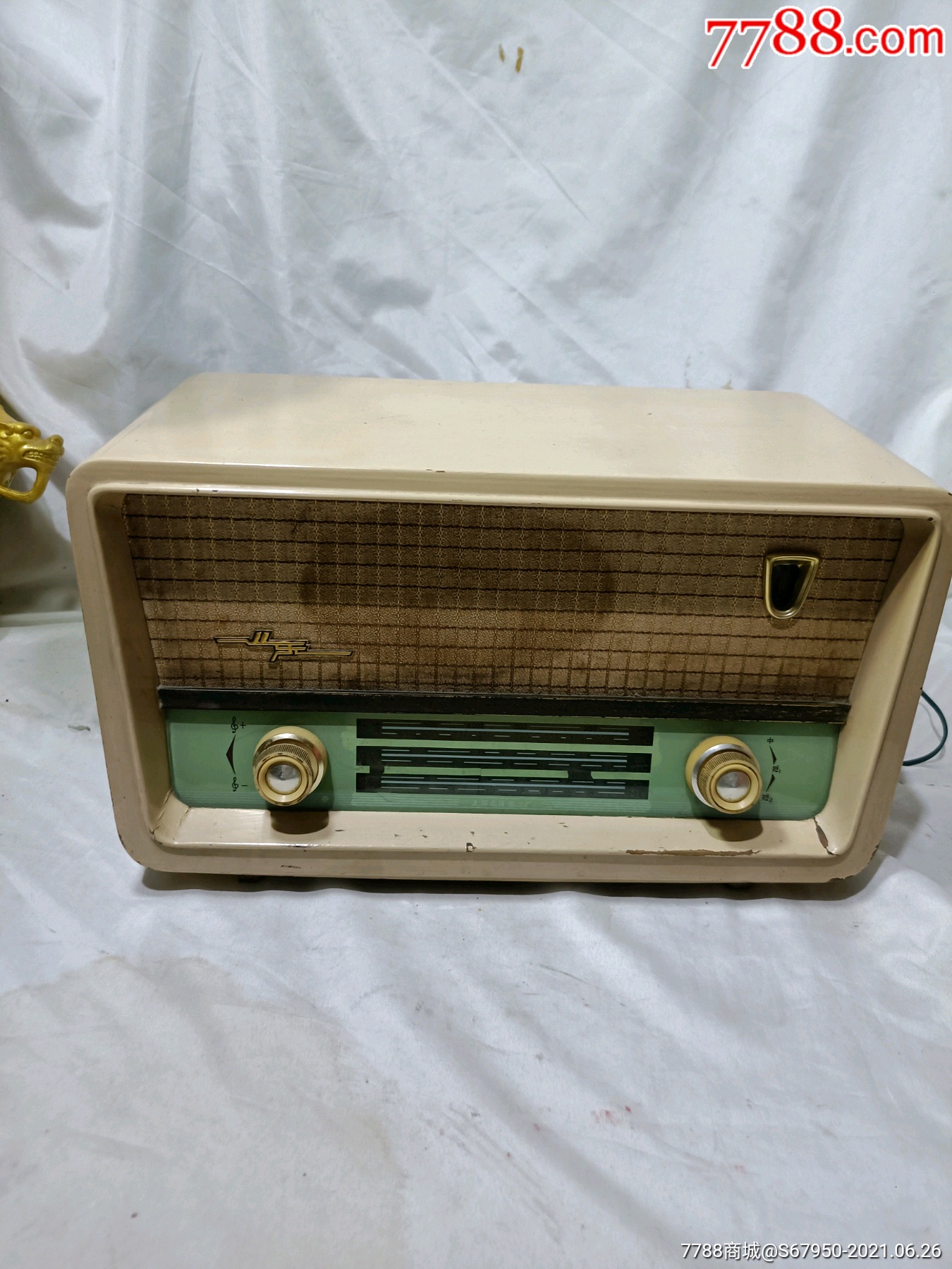 50年代老收音机,喇叭特殊,好用能收到台,看图