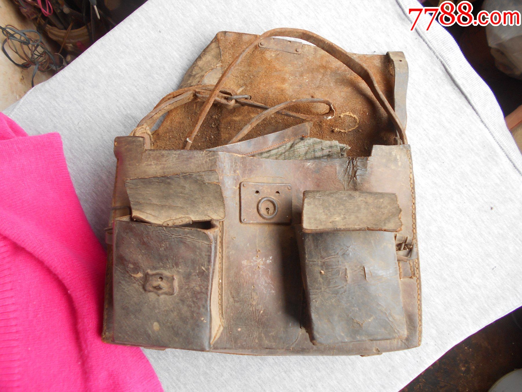 民国时期牛皮包残损配件出