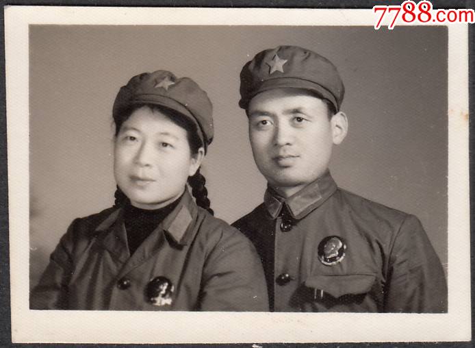 文革军人夫妻合影