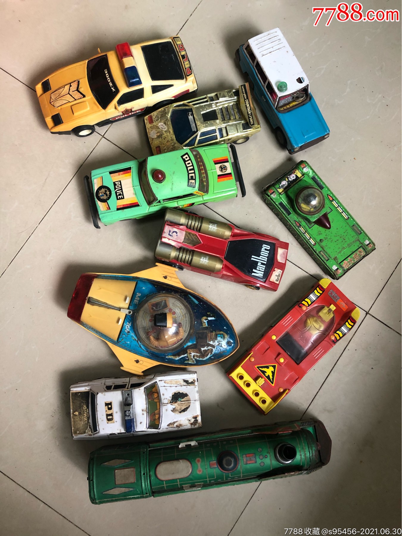 早期老玩具车,老铁皮玩具一堆合拍