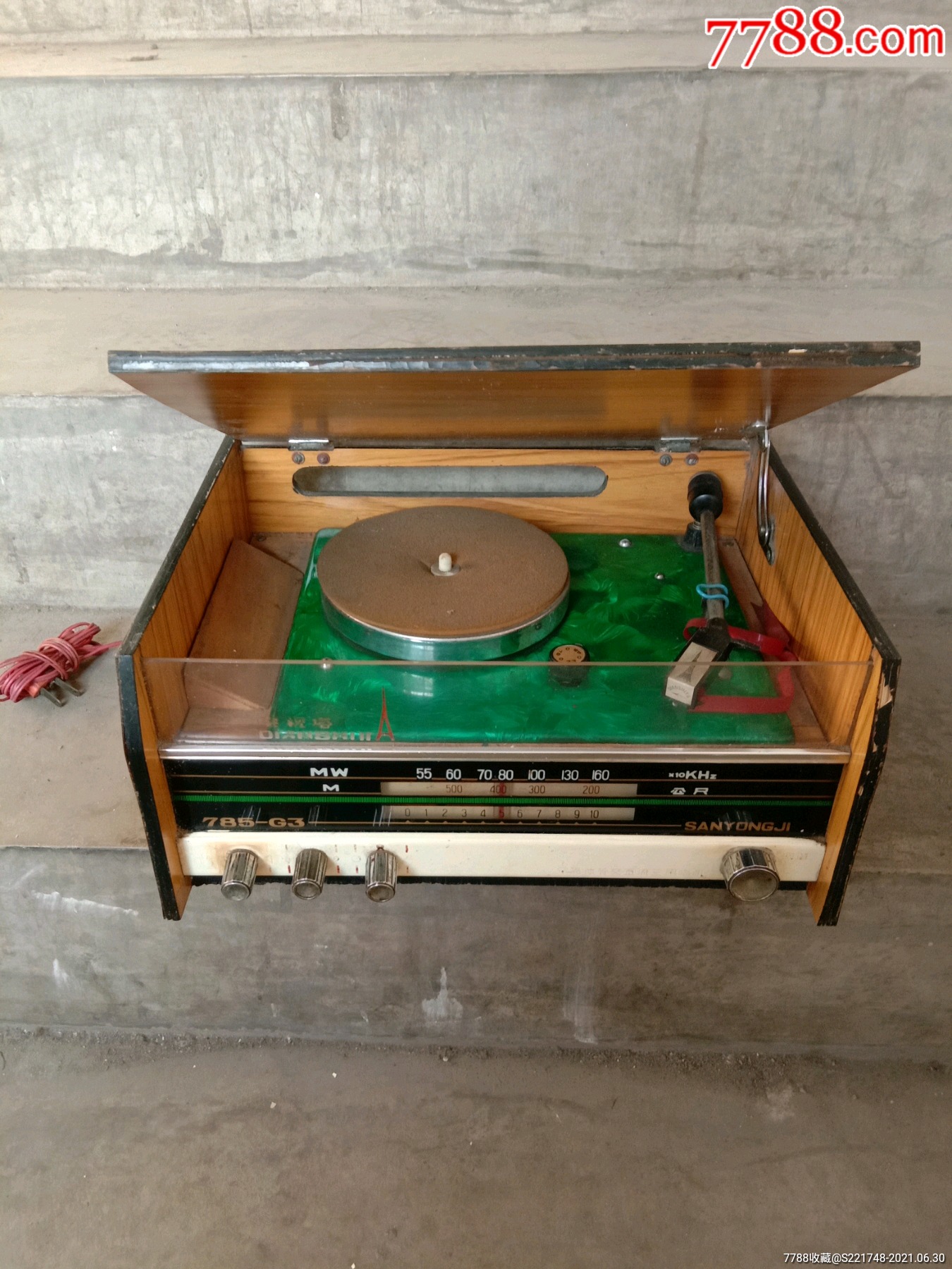 电视塔电唱机,晶体管交直流三用唱机785功能正常