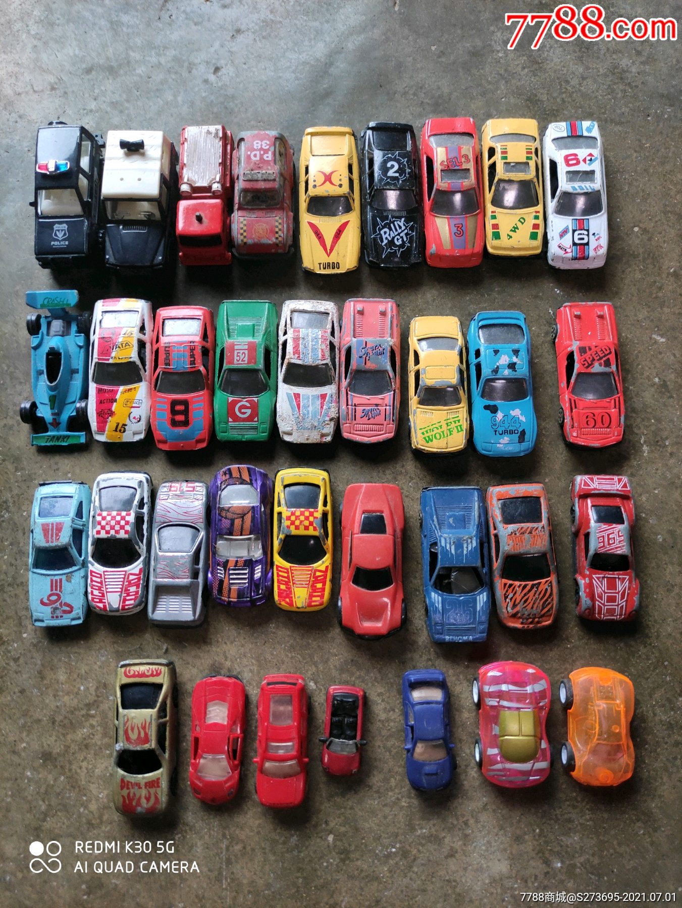 一组破烂玩具(汽车)