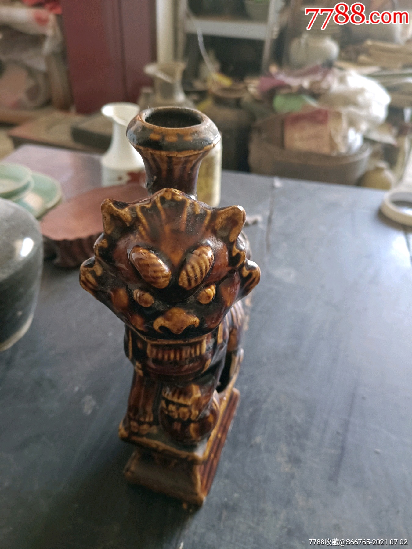 怀旧民国老黄釉狮子蜡台一个