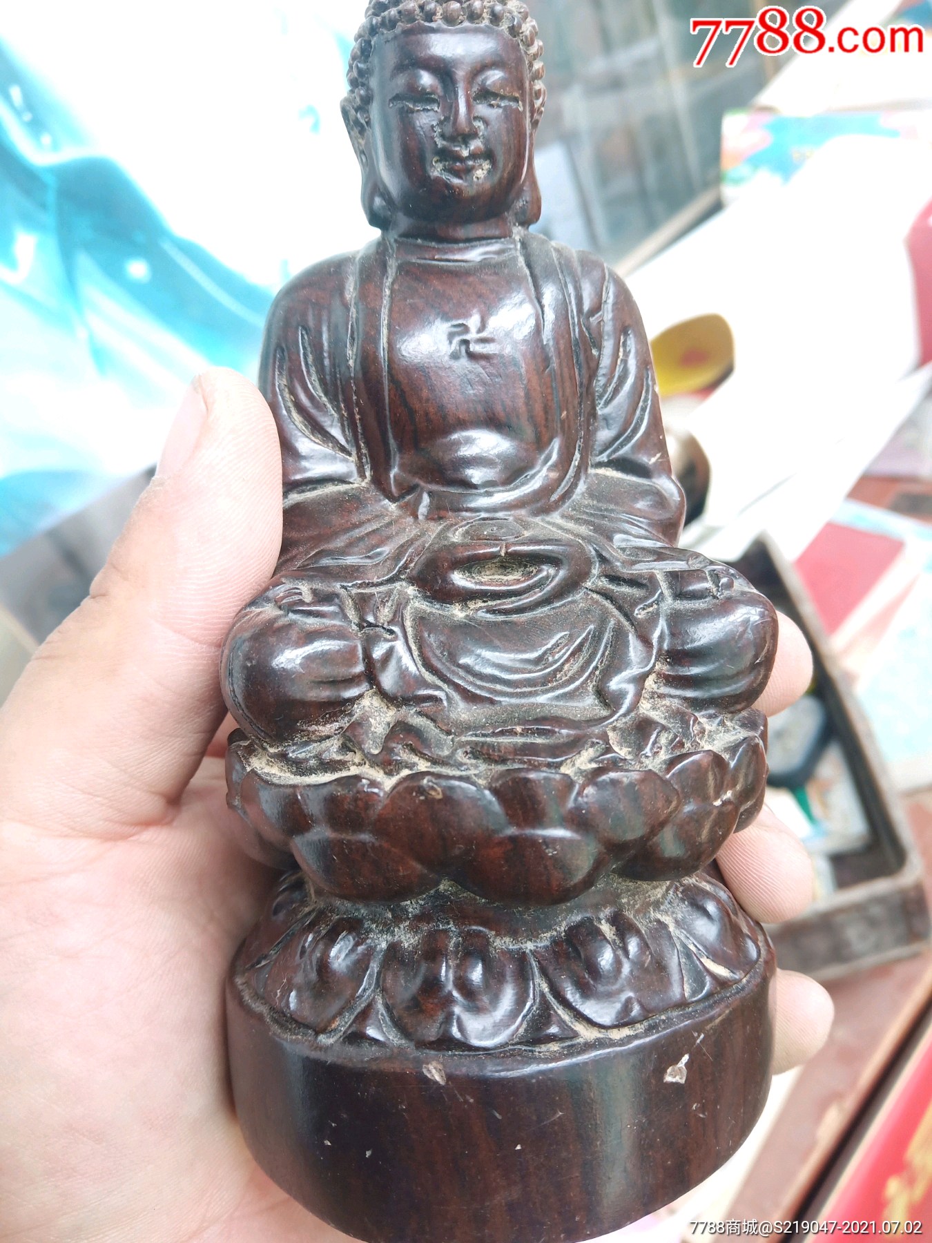 木雕老佛像