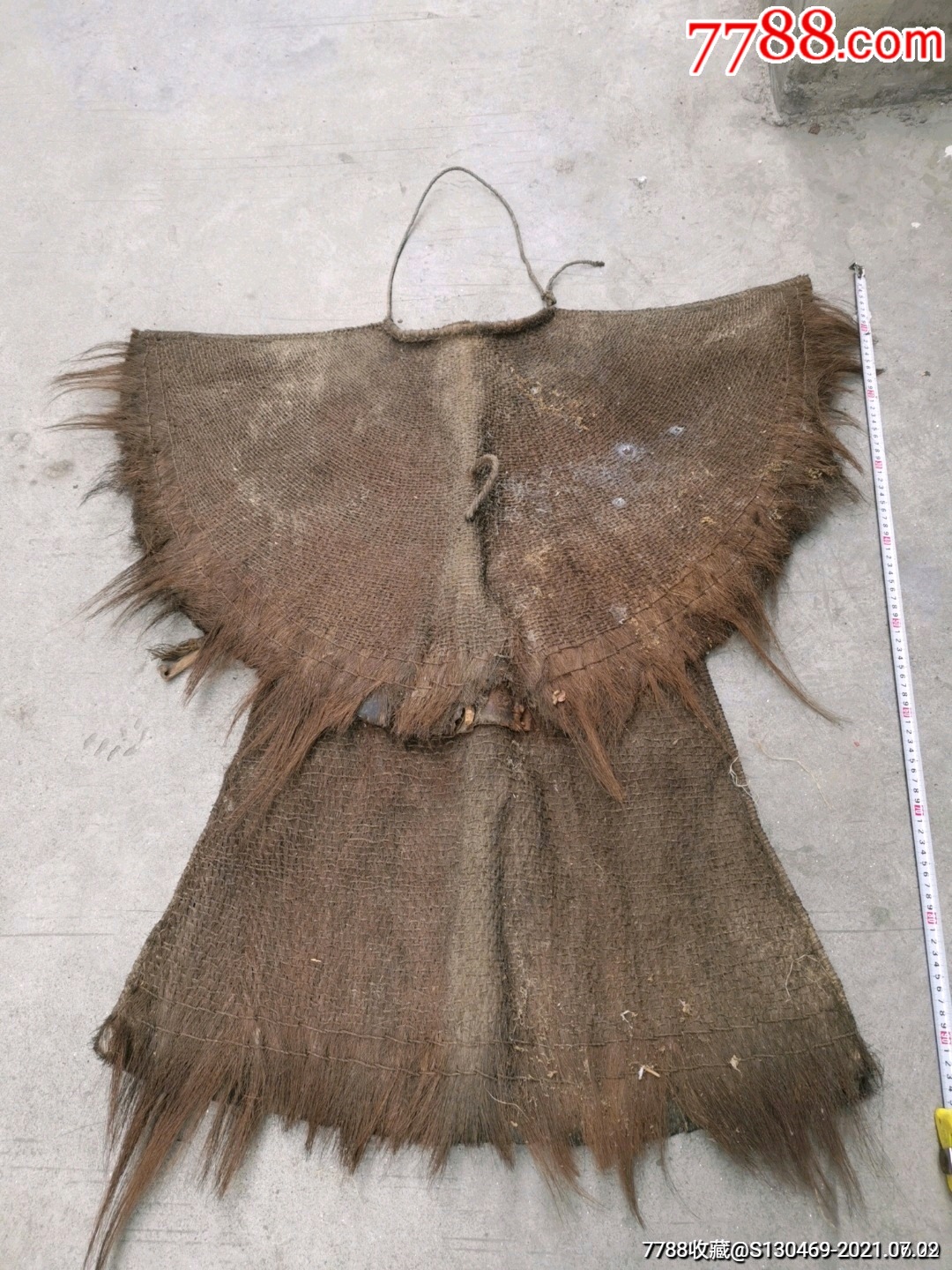 2017040351 品种: 植物编织工艺品-植物编织工艺品 属性: 草鞋/蓑衣