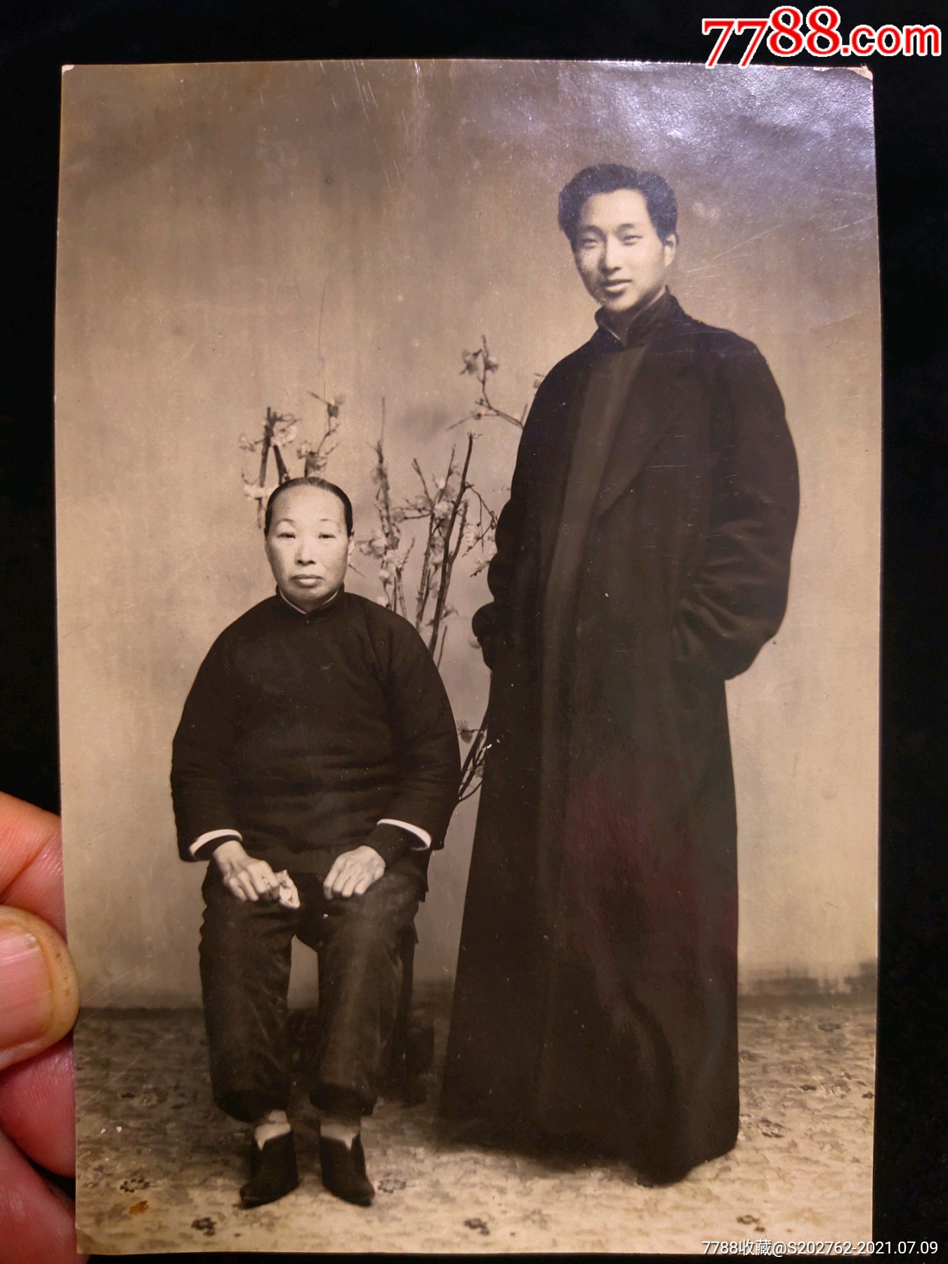 民国时期母子合照老照片小脚老太太