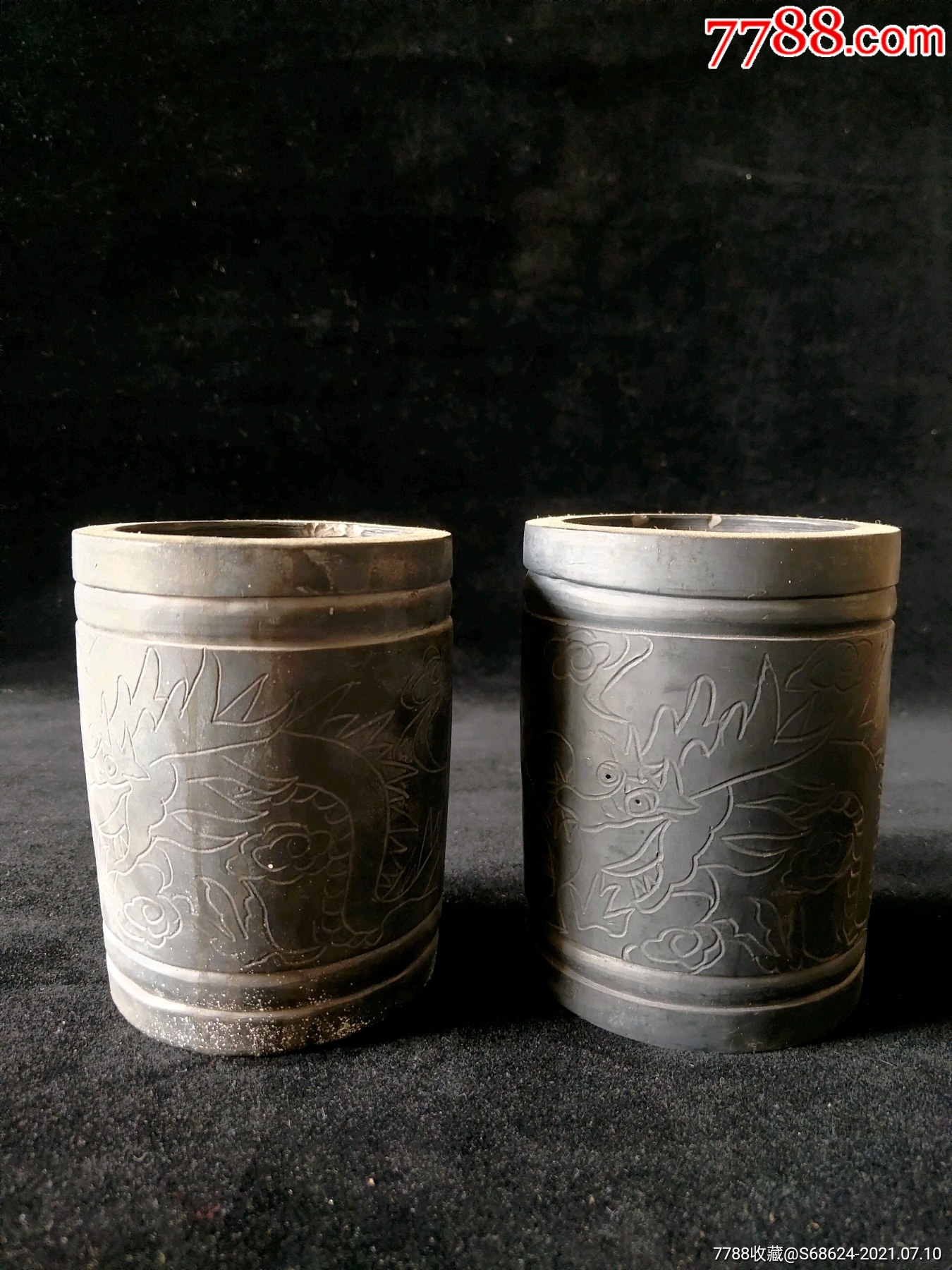 两只乌龙黑陶笔筒