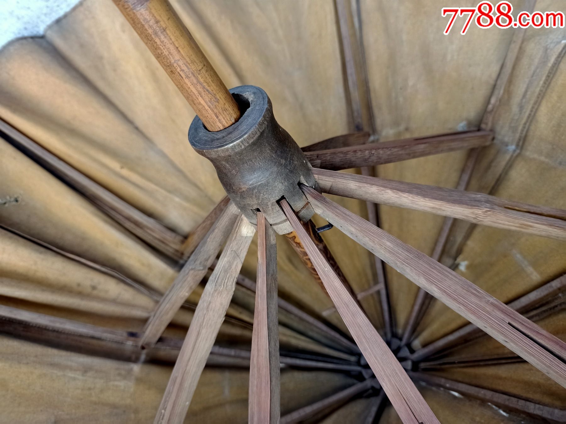 民国油布伞c185,手工制作,竹子的好用,油布有破损,可以修,不少肉,快递