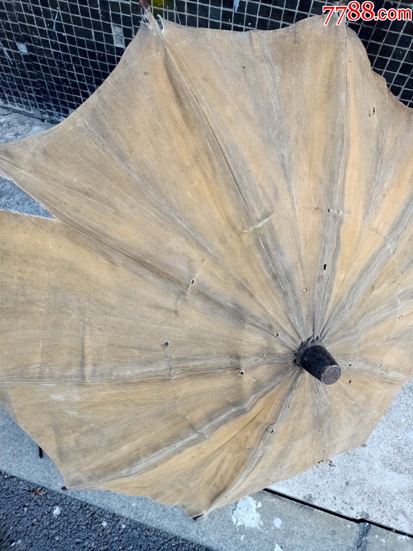民国油布伞c185,手工制作,竹子的好用,油布有破损,可以修,不少肉,快递